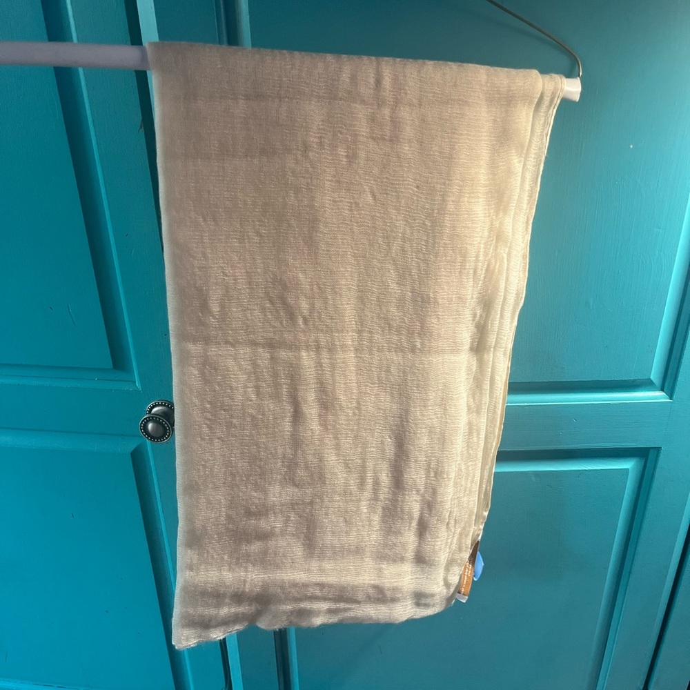 Scarf-denis colomb lifestyle.